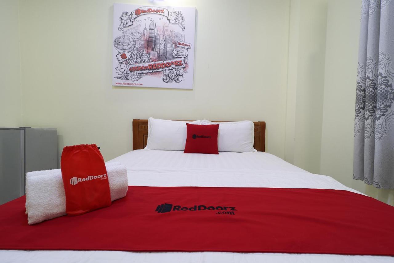 Reddoorz Plus @ Dong Den Street Hotel Cidade de Ho Chi Minh Exterior foto