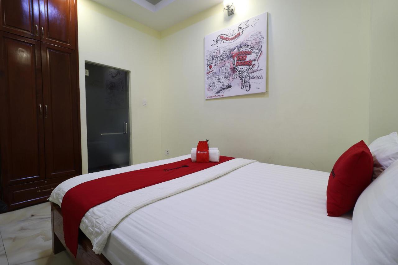 Reddoorz Plus @ Dong Den Street Hotel Cidade de Ho Chi Minh Exterior foto