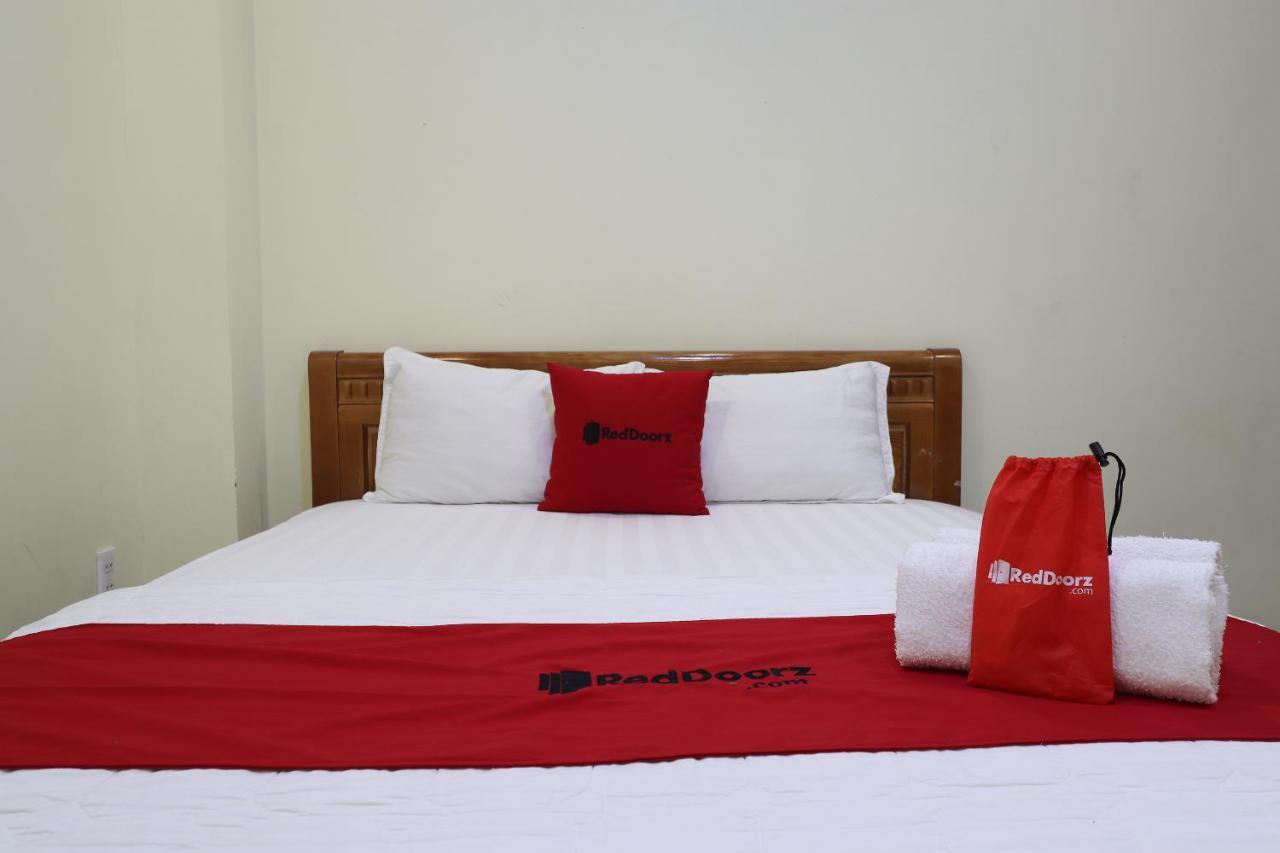 Reddoorz Plus @ Dong Den Street Hotel Cidade de Ho Chi Minh Exterior foto