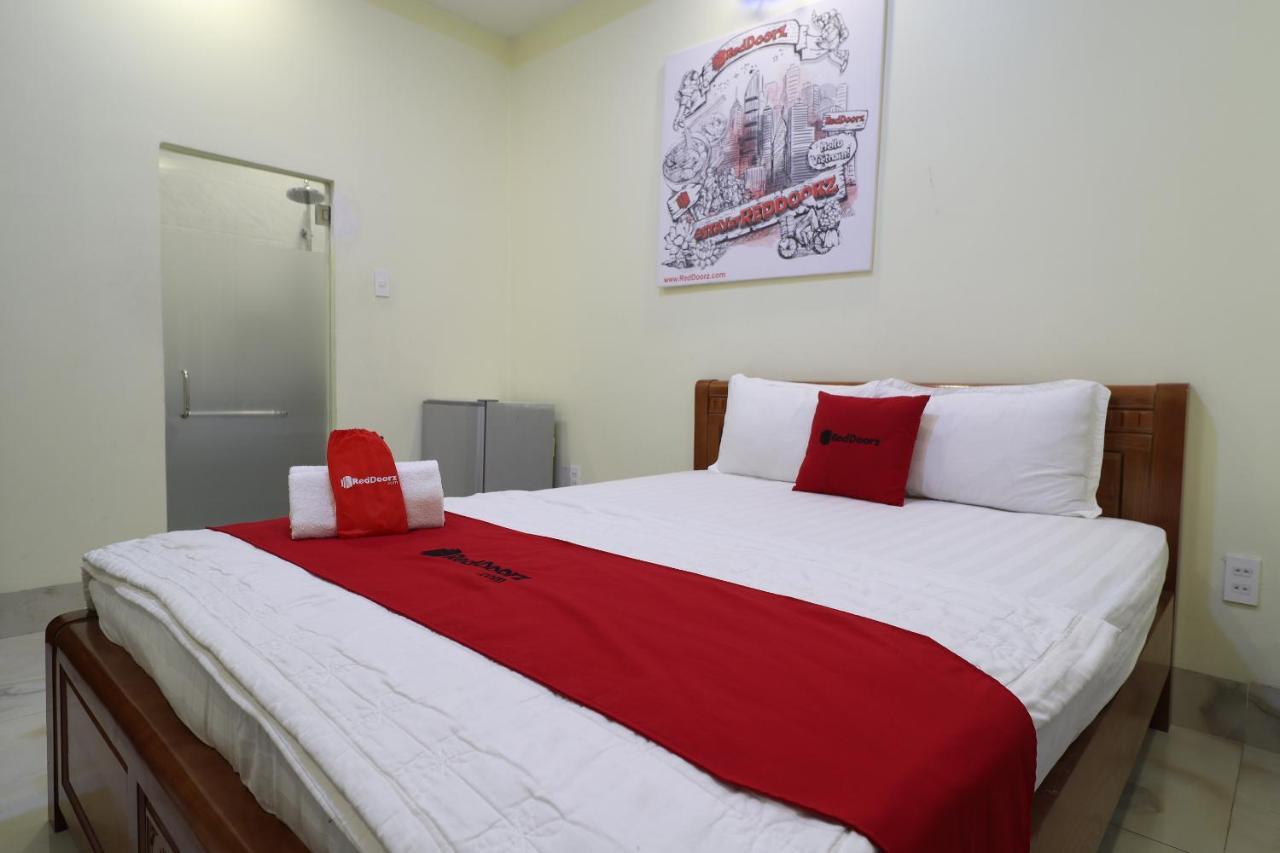 Reddoorz Plus @ Dong Den Street Hotel Cidade de Ho Chi Minh Exterior foto