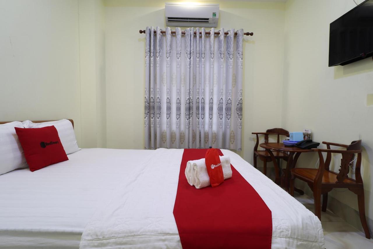 Reddoorz Plus @ Dong Den Street Hotel Cidade de Ho Chi Minh Exterior foto