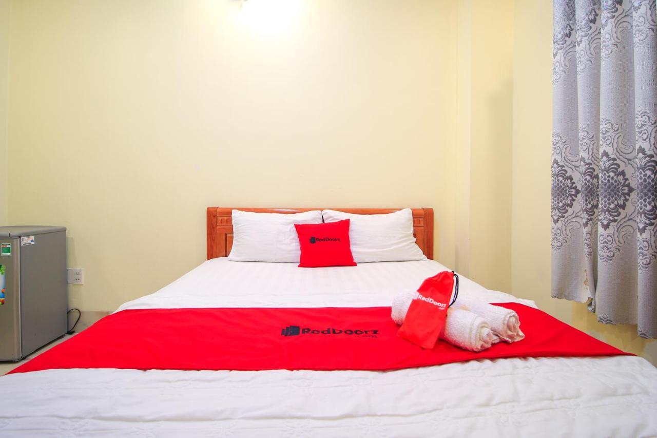 Reddoorz Plus @ Dong Den Street Hotel Cidade de Ho Chi Minh Exterior foto