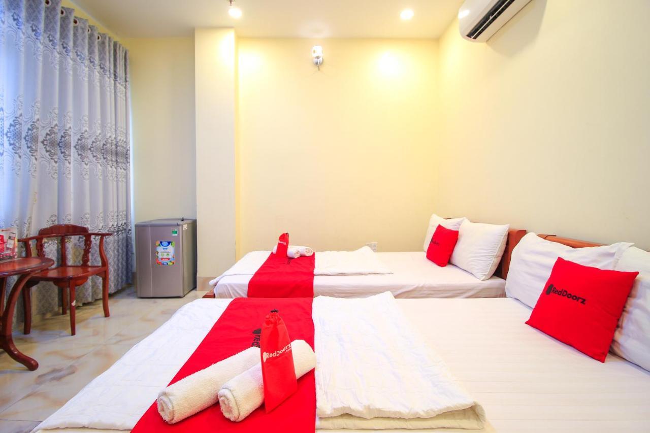 Reddoorz Plus @ Dong Den Street Hotel Cidade de Ho Chi Minh Exterior foto