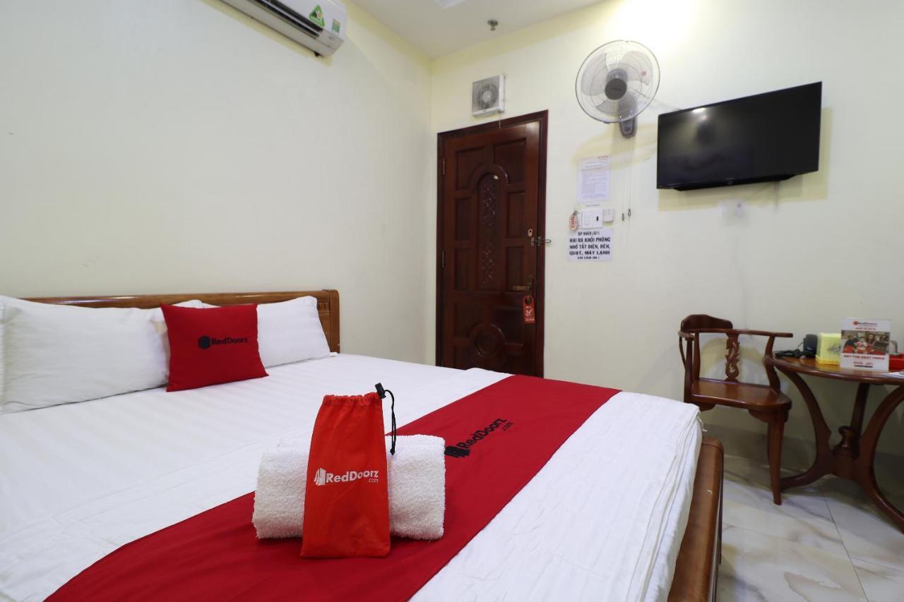 Reddoorz Plus @ Dong Den Street Hotel Cidade de Ho Chi Minh Exterior foto