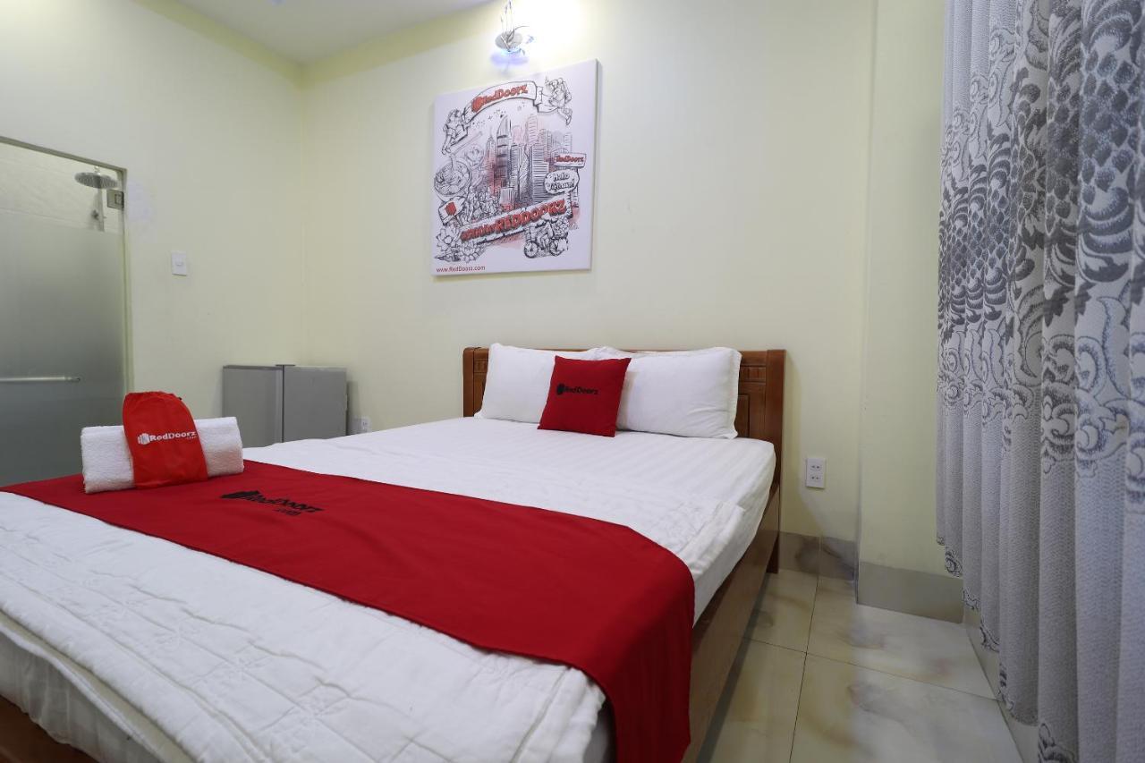 Reddoorz Plus @ Dong Den Street Hotel Cidade de Ho Chi Minh Exterior foto