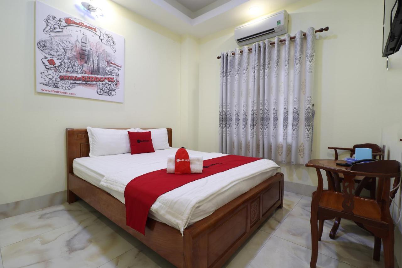 Reddoorz Plus @ Dong Den Street Hotel Cidade de Ho Chi Minh Exterior foto